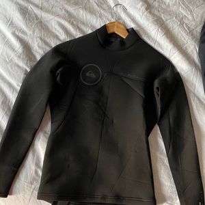 Quicksilver Syncro 1.5 long sleeve wetsuit top size M men’s.